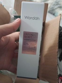 Product Review of WARDAH Crystal Secret Exfoliating Toner with Natural AHA+PHA 125 ml - Toner Untuk Eksfoliasi dengan Extract Edelweiss - Mencerahkan dan Menyamarkan Flek Hitam - Skincare from a**1 0