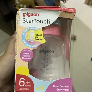 Pigeon Botol Startouch Straw Cup With Gravity Ball 250 ml | Botol Minum Dengan Sedotan Anti-Tumpah | Botol Minum Anti Speech-Delay | 6+ Bulan| BPA Free