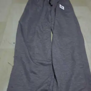 Celana Training Jogger Pants Sweatpants Premium Warna Acak Pria Wanita Abu Regular Sport