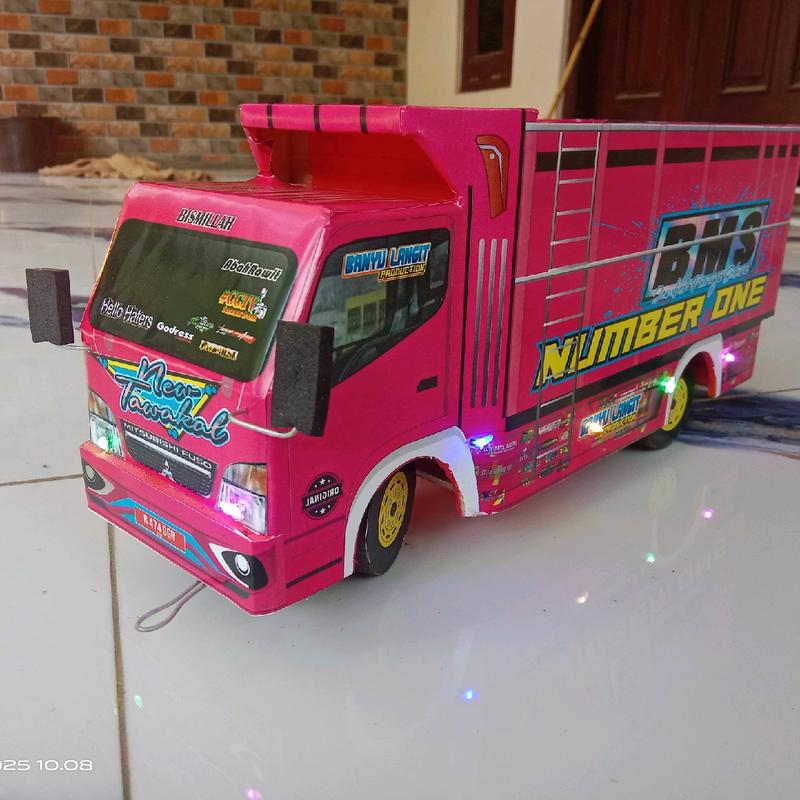 miniatur truk oleng murah full lampu Toys Mainan Hadiah 5