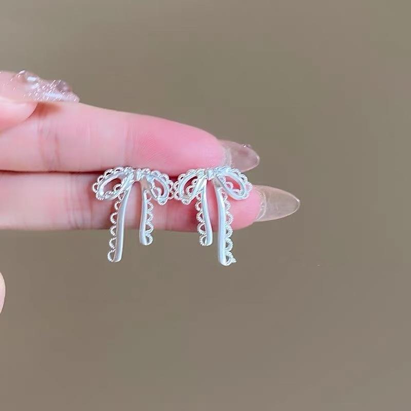 Product Introduction of Bông Tai Hình Bướm Thiết Kế Tối Giản, Mới, Dành Cho Nữ, Dễ Phối Đồ, Thanh Lịch, Thiết Kế Độc Đáo Women 16