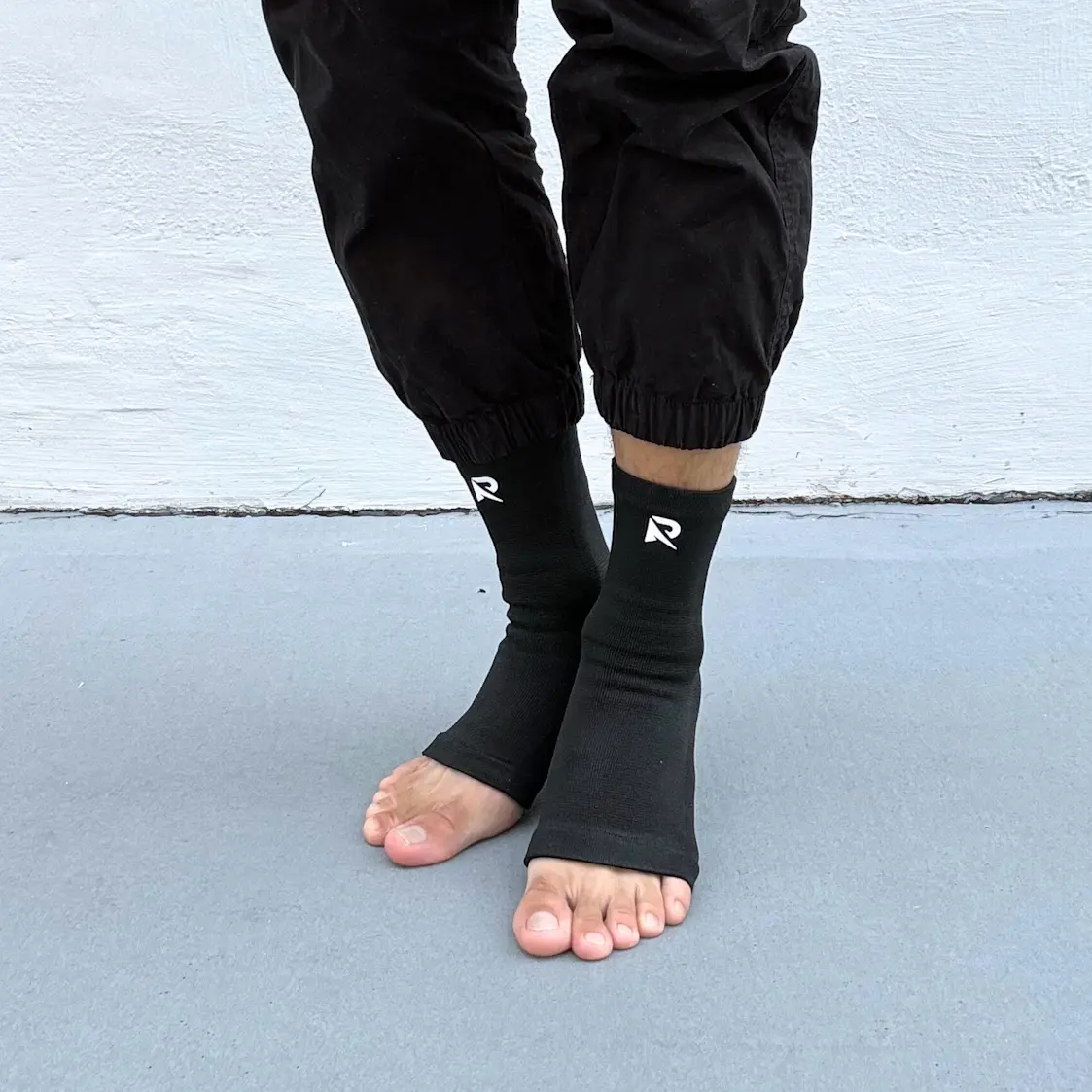 Recovry V2 Footsleeves (Pair) for effectively relieving your foot pains & discomfort such as Neuropathy, Plantar fasciitis, Arthritis, sprains, and other feet-related issues.
