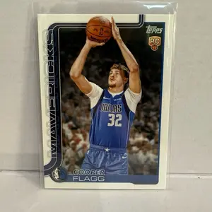 Cooper Flagg base topps 2025-26 iconic rookie card!! Great for investment or collection of one of the greatest rookie and future superstar!!