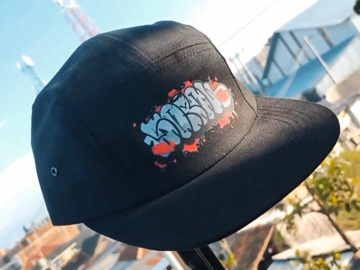 Topi skena,YRF.STORE Warna Hitam dengan Logo Sablon Unik GRAFFITI Abu putih merah Simpel,topi skena,topi snapback,topi skena outfit Topi skena,YRF.STORE Warna Hitam dengan Logo Sablon Unik GRAFFITI Abu putih merah Simpel,topi skena,topi snapback,topi skena outfit
