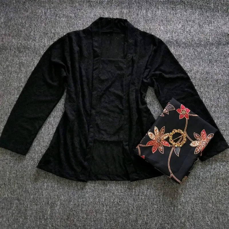 BINAYA SET One Set Kebaya Brokat dan Rok Lilit Motif Batik Kain Katun 6