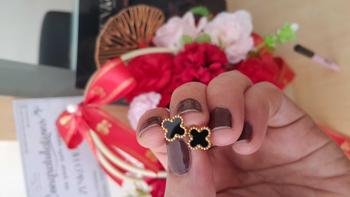 Product Review of Set Kalung Perhiasan Titanium Wanita bunga hitam Terlaris kalung  titanium kalung bunga hitam kalung clover from A**9 2