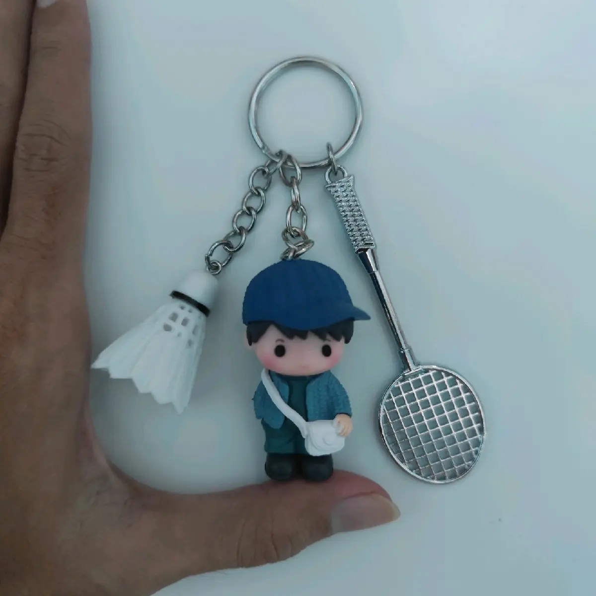 Gantungan Kunci Karakter Cowo Cewe Tas Badminton dengan Raket Shuttlecock - Keychain