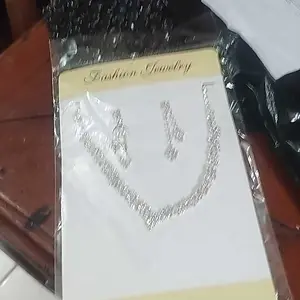 YADORNOS Set Perhiasan 2 Potong Wanita Kalung dan Anting Berlian Imitasi Berkilau untuk Gaun Perjamuan Rok Gaun Ulang Tahun
