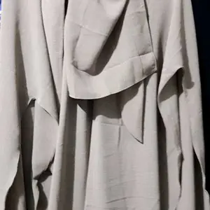 NESWA Khimar Amira Bandana Shoulder Free Cadar Umroh Syari Crinkle Airflow Premium