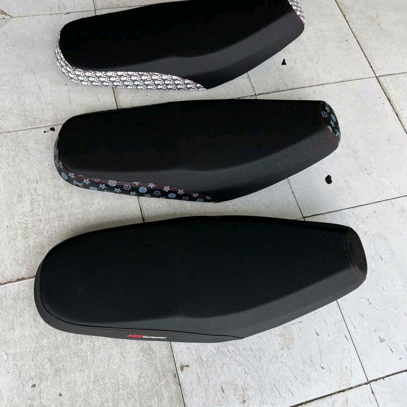  Yên 2 tầng Sirius 50 110 xăng cơ. Yên bọc Mút Vàng. Form vừa êm hơn zin. Không gắn được Sirius Fi. Phụ Kiện. Phụ Tùng. 