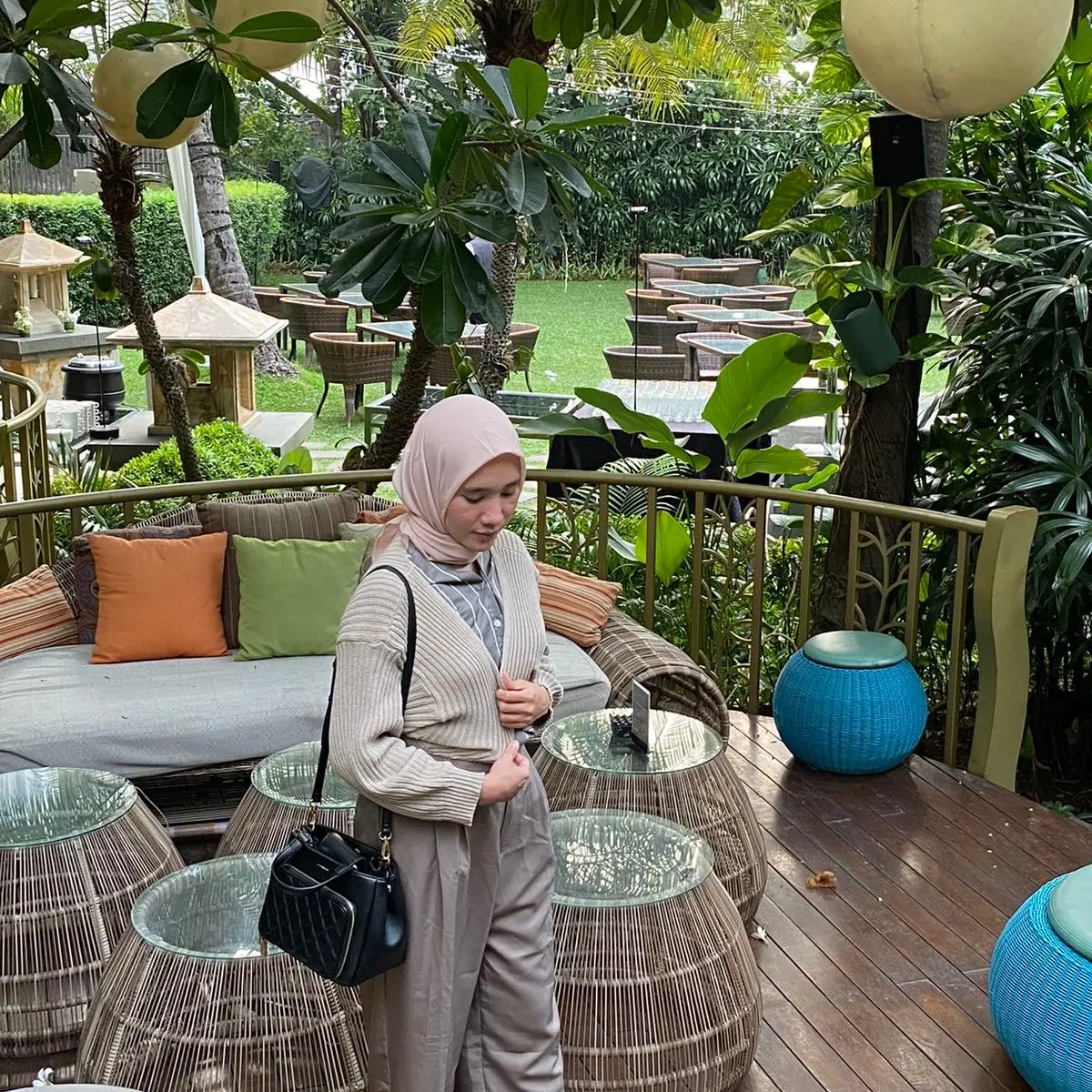 Cardigan Crop Rajut Wanita