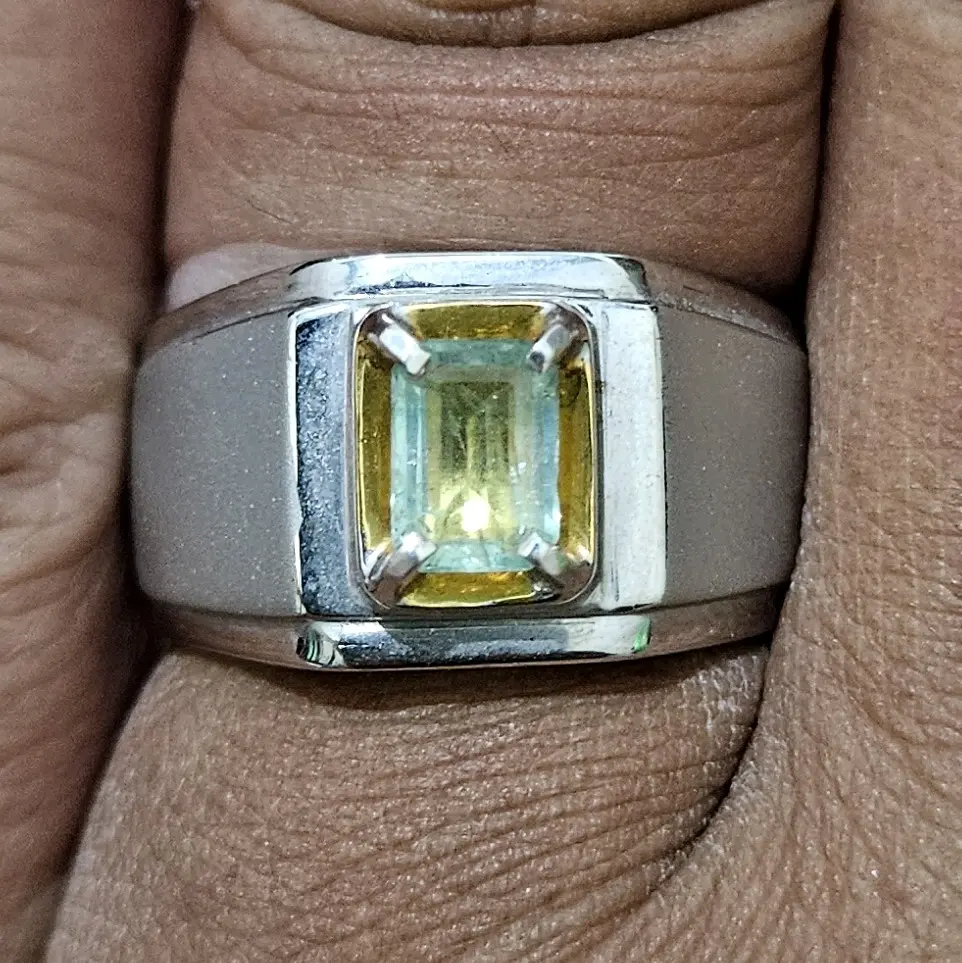 NATURAL jambrut zambya (emeral baryl) 0.65 crt