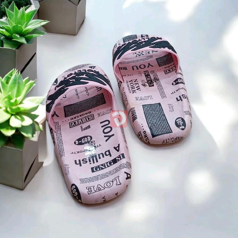 [Bisa COD] Sandal Selop Bercorak Tulisan Motif Anti Slip Breslin P2228 Shoes Sendal Karet Pria Wanita 7