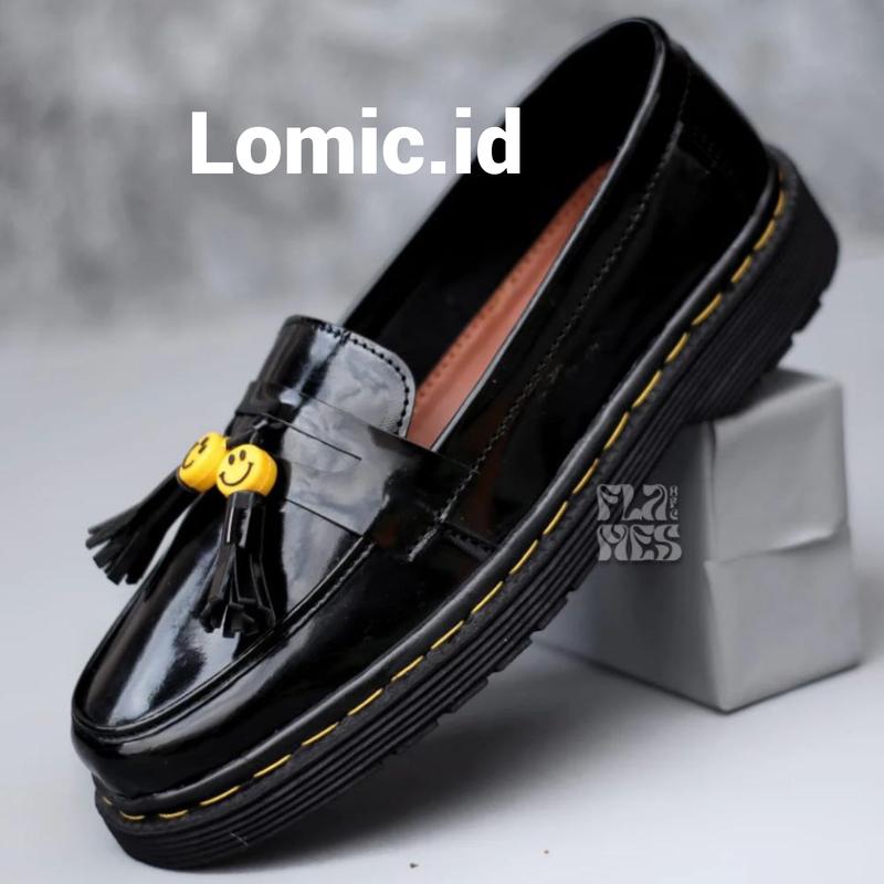 Product Introduction of sepatu slip on dockmart formal kantor glossy smile sekolah kerja dokmar docmart loafer pria sepatu casual kasual sepatu terbaru unisex formal loafers casuals Flat Shoes 1