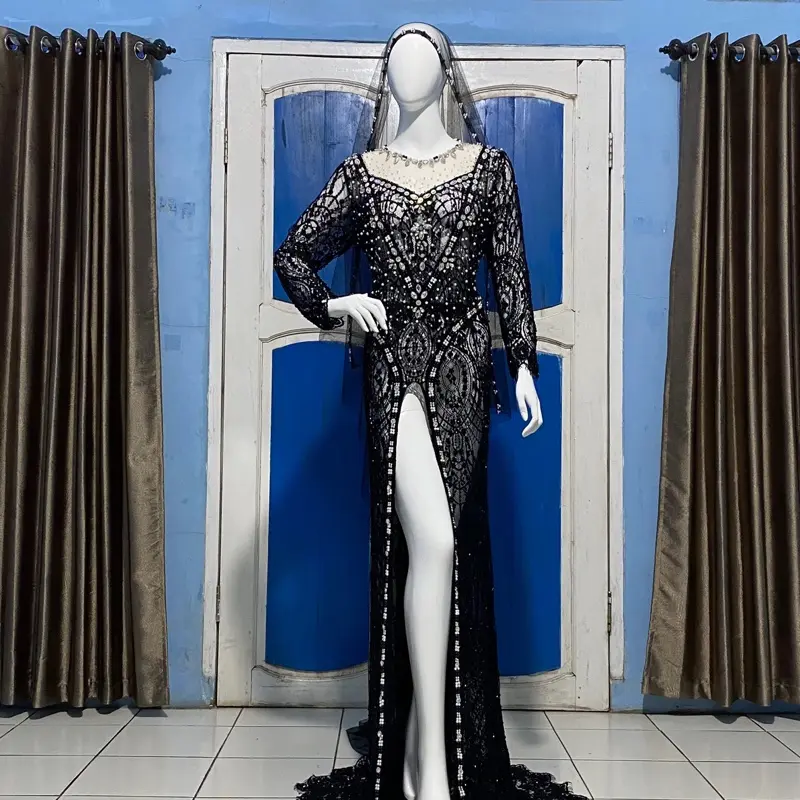Santili belah coklat payet silver ngekor panjang