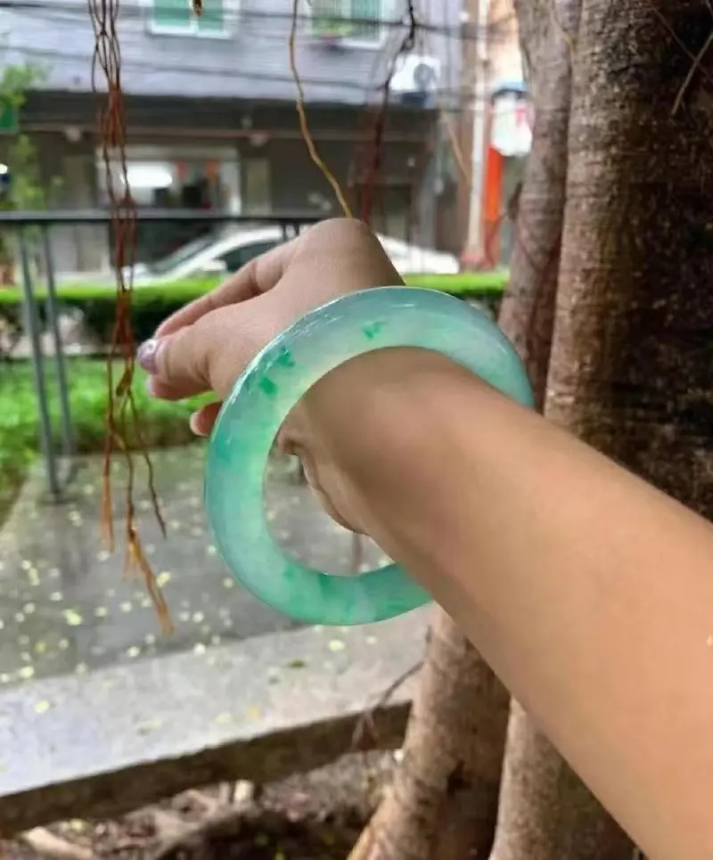 Exquisite Imperial Green Bracelet