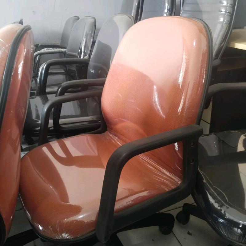 KURSI KANTOR STAFF MANAGER TIPE L HIDROLIK PUTAR SERBAGUNA 4
