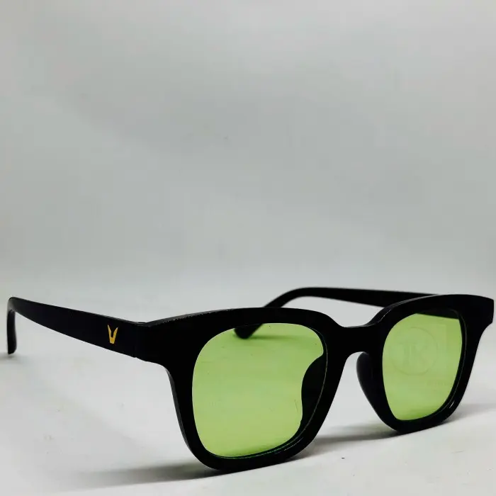 Kacamata Hitam Vincent Logo V Model Kotak Warna PC 18cm x 6cm x 4cm - Sunglasses 4