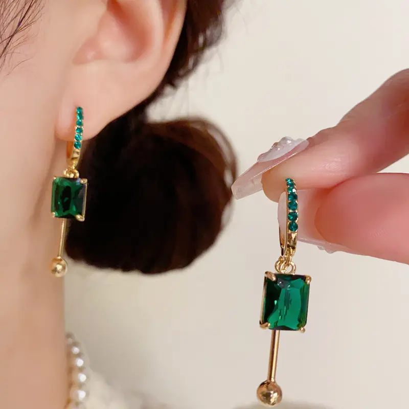 AT133 Beli 68K dapat gratis bonus (COD)anting blue sapphire Korea Modis - Batu Hijau & Emas untuk Gaya Jilbab Mewah