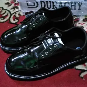 SEPATU FORMAL docmart PRIA / SEPATU PANTOFEL docmart PRIA / SEPATU KERJA PRIA BLACK GLOSSY (GARA) Round Toe Hitam Karet docmart ori docmart skena Shoes Kasual