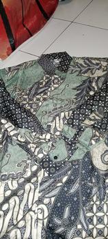 Product Review of Kemeja Batik Pria Kate Hijau Sage Kain Katun Mikro from m**1 0