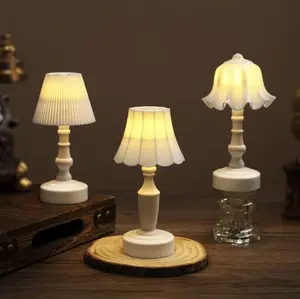 Lampu MIN Retro Vintage Ala Eropa Cocok sebagai Lampu Tidur dan Lampu mini retro vintage gaya Eropa, ideal untuk lampu tidur dan dekorasi rumah. Tanpa kabel, termasuk baterai, dengan desain elegan dan praktis untuk pencahayaan yang nyaman dan bergaya.