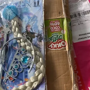 SET 4IN1 BANDO MAHKOTA + RAMBUT KEPANG + TONGKAT + SARUNG TANGAN FROZEN PRINCESS FROZEN ELSA ANNA Bando Klip KEKINIAN BANDO RAMBUT KEPANG JEPIT / ACCEESORIES PESTA ULANG TAHUN PENTAS KARNAVAL  Aksesoris Anak Fashion Cantik Kostum