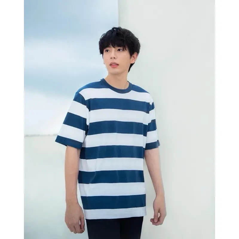 Oversize Kaos Cowok Salur Navy Lengan Pendek