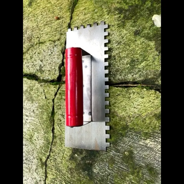 Raskam gerigi / trowel untuk mempermudah dalam memasang keramik 0