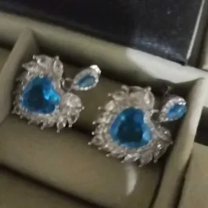 Desain perhiasan baru anting-anting sayap malaikat imitasi aquamarine berbentuk hati