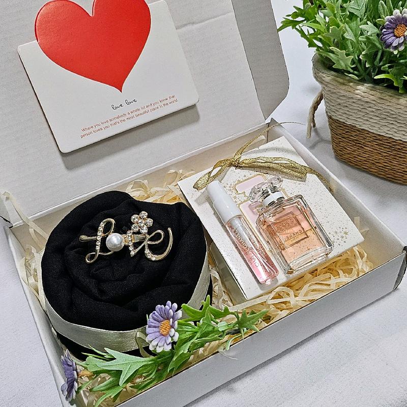 Gift Box Set Tudung Bawal & Perfume (Set Iris / Black) 0