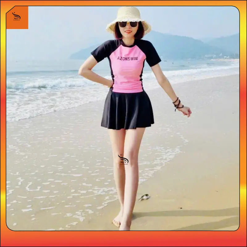 NES Bikini Bộ váy bơi 2 mảnh áo phối hồng in chữ ngắn tay, chân váy có quần short bảo hộ bên trong kín đáoTNS 071 - chất liệu thun 4 chiều, co giãn cao, kháng khuẩn, UPF 50+ 1