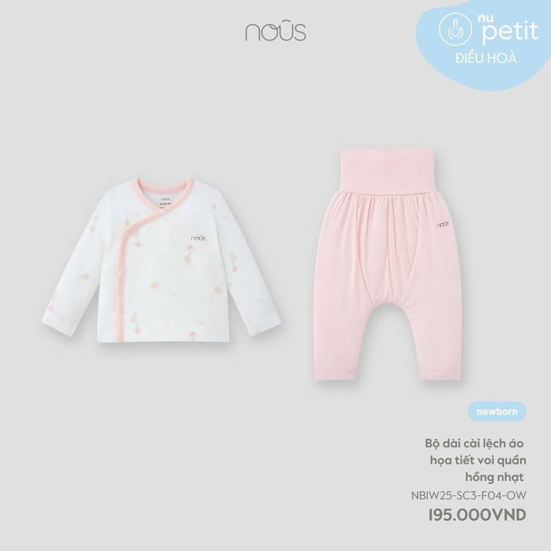 [ Nous] Bộ sơ sinh cài lệch Nous áo họa tiết voi quần hồng nhạt cho bé gái xinh xắn. Chất vải peptit mềm mại, co giãn thoải mái, chất thấm hút mồ hôi tốt.
