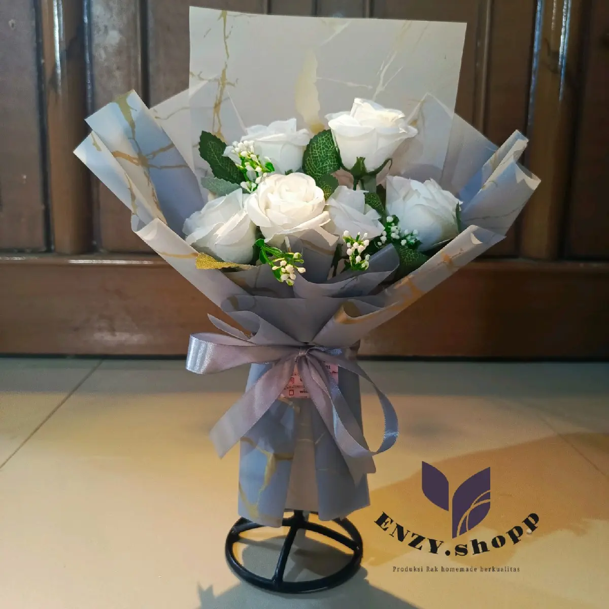 Standing buket besi tempat taruh buket display untuk buket