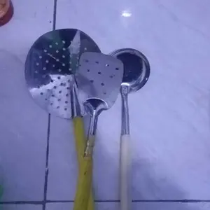 3SET SEROK PENGGORENGAN KECIL/PENIRIS SEROK BAWANG/IRUS SAYUR SEDANG GAGANG KAYU/CENTONG SAYUR/SUTIL KECIL/SPATULA KECIL PEGANGAN KAYU/SEROK/IRUS/SUTIL/SPATULA/SODET MURAH Kitchenware
