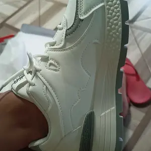 SETU Sepatu Wanita Yuqi Sneakers Kerja Kuliah Karet Hitam dan Putih Casual Shoes dengan Tinggi Sole 4-5 cm