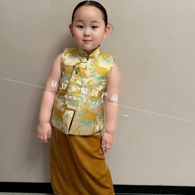 Product Introduction of Girls' Horse Clip 2025 New Autumn and Winter Clothing Children's National Style Improved Hanfu Girls' New Chinese Thickened Shoulders 4