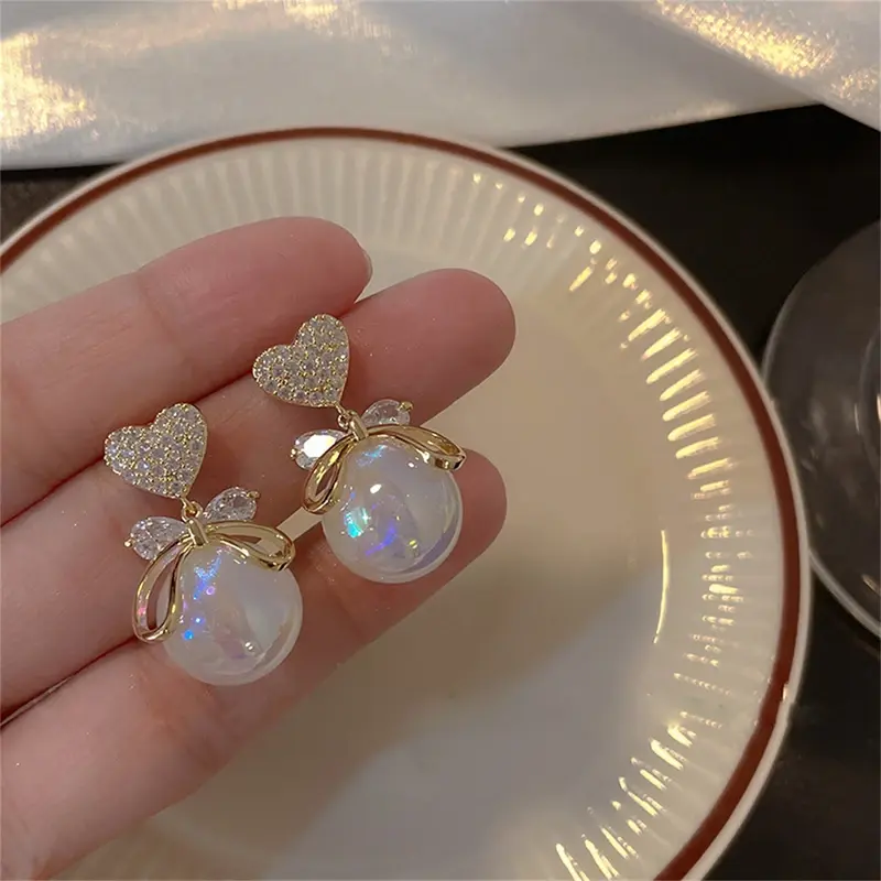 Hoa Tai Ngọc Trai Thắt Nơ Trái Tim, Thiết Kế Tinh Tế Dành Cho Nữ, Phong Cách Hợp Xu hướng Hàn Quốc, Ngọc Trai Giả Pha Lê, Thích Hợp Cho Bữa Tiệc, Quà Tặng Trang Sức Cho Bạn Gái, Mới Cho Năm 2025