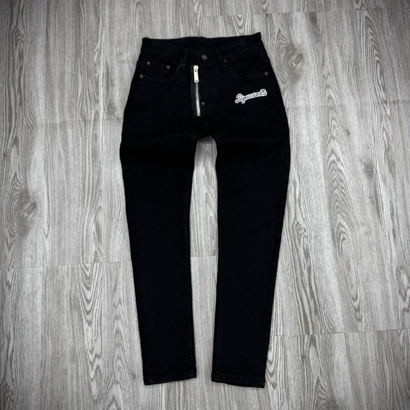 Quần Jean Nam D-11 Đen Thêu Chữ Trắng 4 Cúc Loại 1 Khoá To Túi Bò