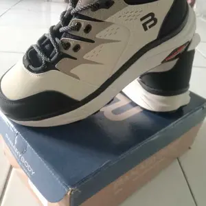 PANARYBODY Sepatu Cowok Sneakers Pria Motif Unik Sol Karet Nyaman Digunakan Jalan Santai Casual Sport Shoes QN351 Kasual Kerja Olahraga Running sepatu couple sama pacar sepatu casual  sepatu pria sepatu sneakres