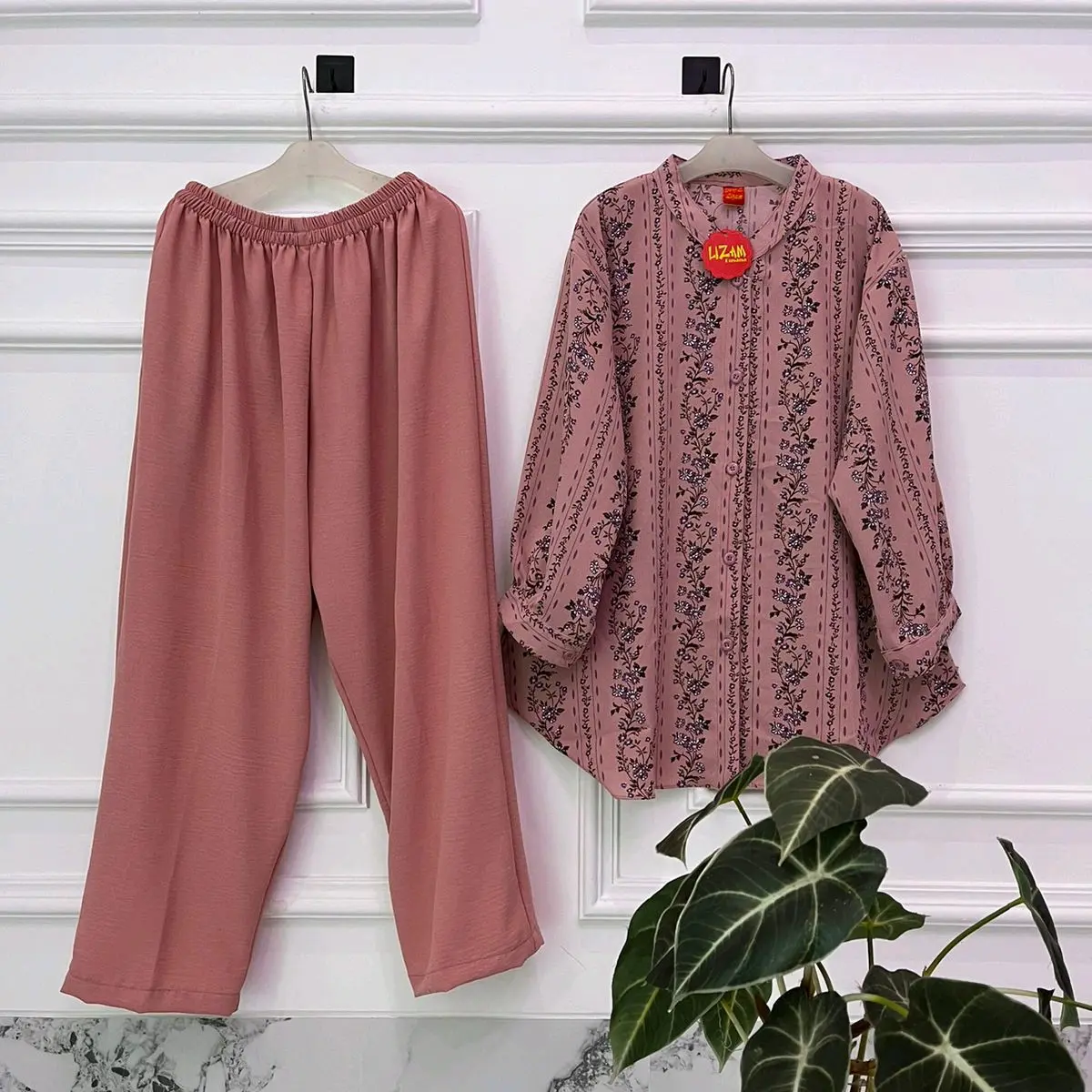 SETELAN WANITA CRINGKEL AIRFLO ABSTRAK