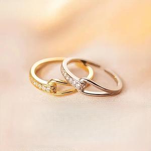 แหวนสไตล์อินสตาแกรมแบบใหม่ที่เรียบง่ายแต่หรูหรา หรูหราสุดๆ ไม่ซีดจาง เหมาะสำหรับคู่รักสวมใส่ เพชรเลียนแบบสูง