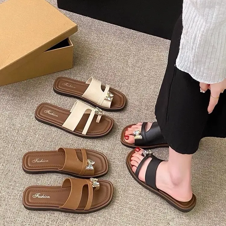 Dép xỏ ngón caosu đính bươm bướm xinh xắn- Hải Anh Shoes