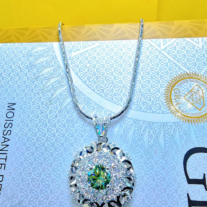 NHJ - D03 Dây chuyền mì vuônh chạm máy mặt hoa chủ MOISSANITE XANH LÁ CHỦ 6.5MM . Chất liệu bạc ý xi bạch kim