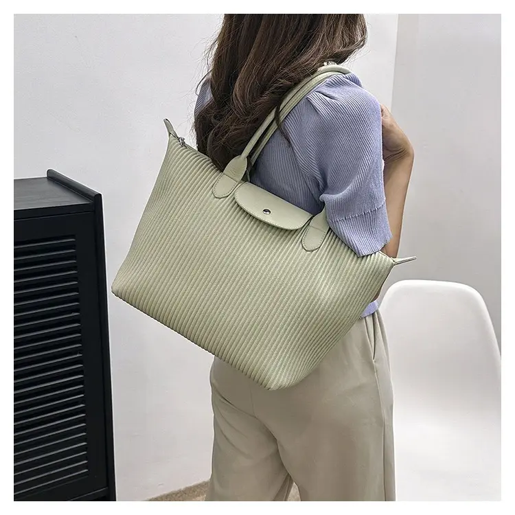 Super Fire Wrinkle Large Capacity Tote Bag 2024 Popular Commuter Handbag Fashion Versatile One Shoulder Large Bag