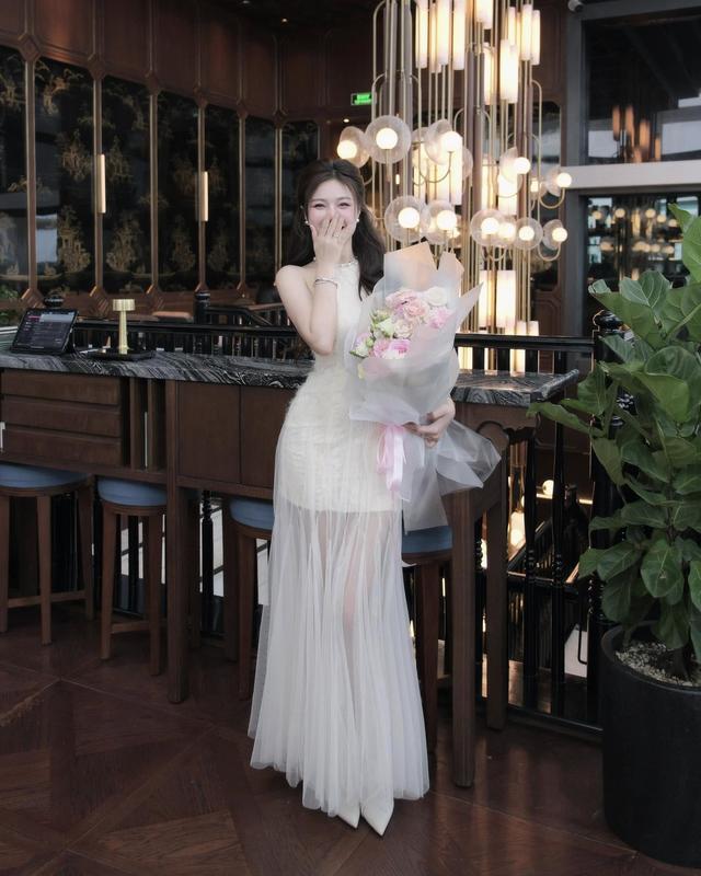 Đầm dự tiệc cổ yếm ren hoa phối lưới xòe bồng RUNAM Dress (ko cườm cổ)