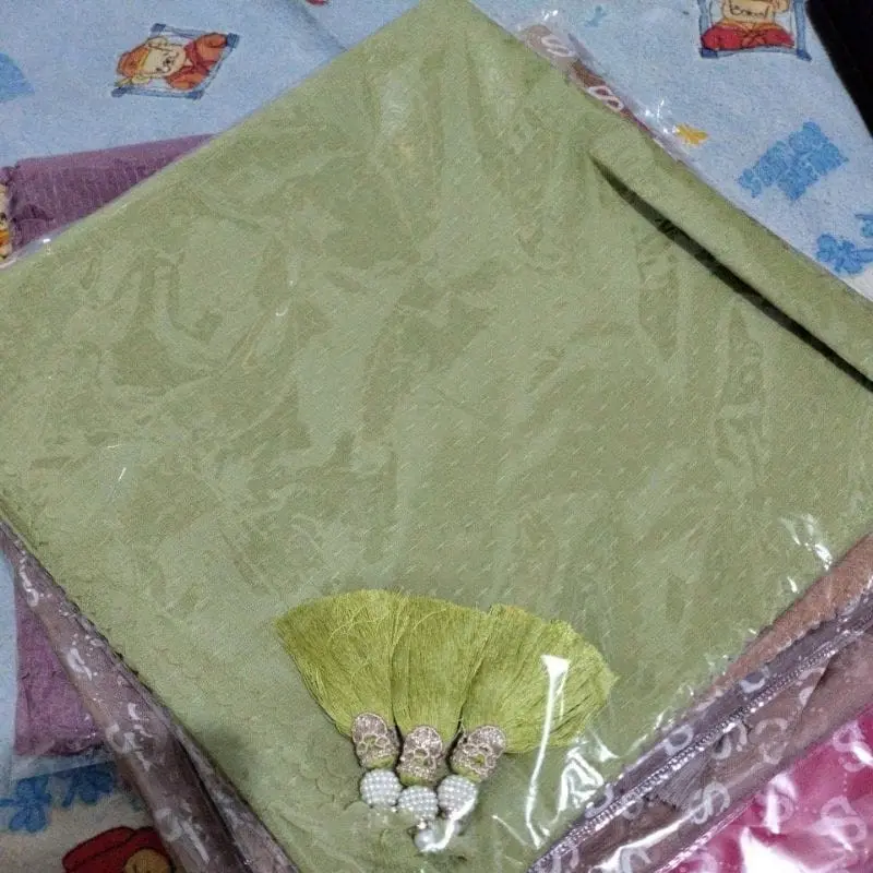 Hijab Segiempat Polos Jambul Tassel Bahan Waflle Rubicorn Lasercut 6