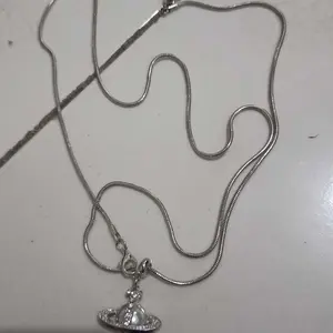 Kalung Liontin Saturnus Perak untuk Siswa Wanita Kalung Mutiara Baja Titanium yang Dapat Disesuaikan Y690