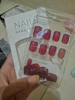 Product Review of 24 buah/kotak anggur merah kuku palsu berbentuk hati Art Lem Nail Box Cat from 🤍**🦋 0