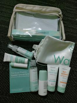 Product Review of Wardah Umrah & Hajj Package - Paket Haji dan Umroh - Hair and Body Wash, Face Cleanser, Sunscreen SPF 50 PA+++ , Anti Perspirant Deodorant, Moisturizer, Lip Treatment Balm, ZamZam Water Spray from D**g 0